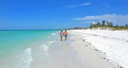 Entire Standalone Lido Beach Villa, 1.2k sf, 1 block to the beach