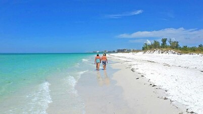 Entire Standalone Lido Beach Villa, 1.2k sf, 1 block to the beach