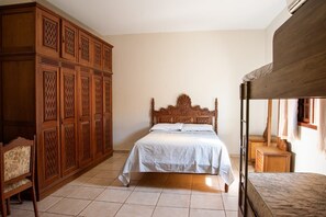 4 Schlafzimmer, Bügeleisen/Bügelbrett, kostenloses WLAN, Bettwäsche