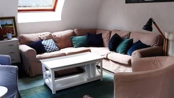 Kamin, Bücher, Musikbibliothek, Videothek