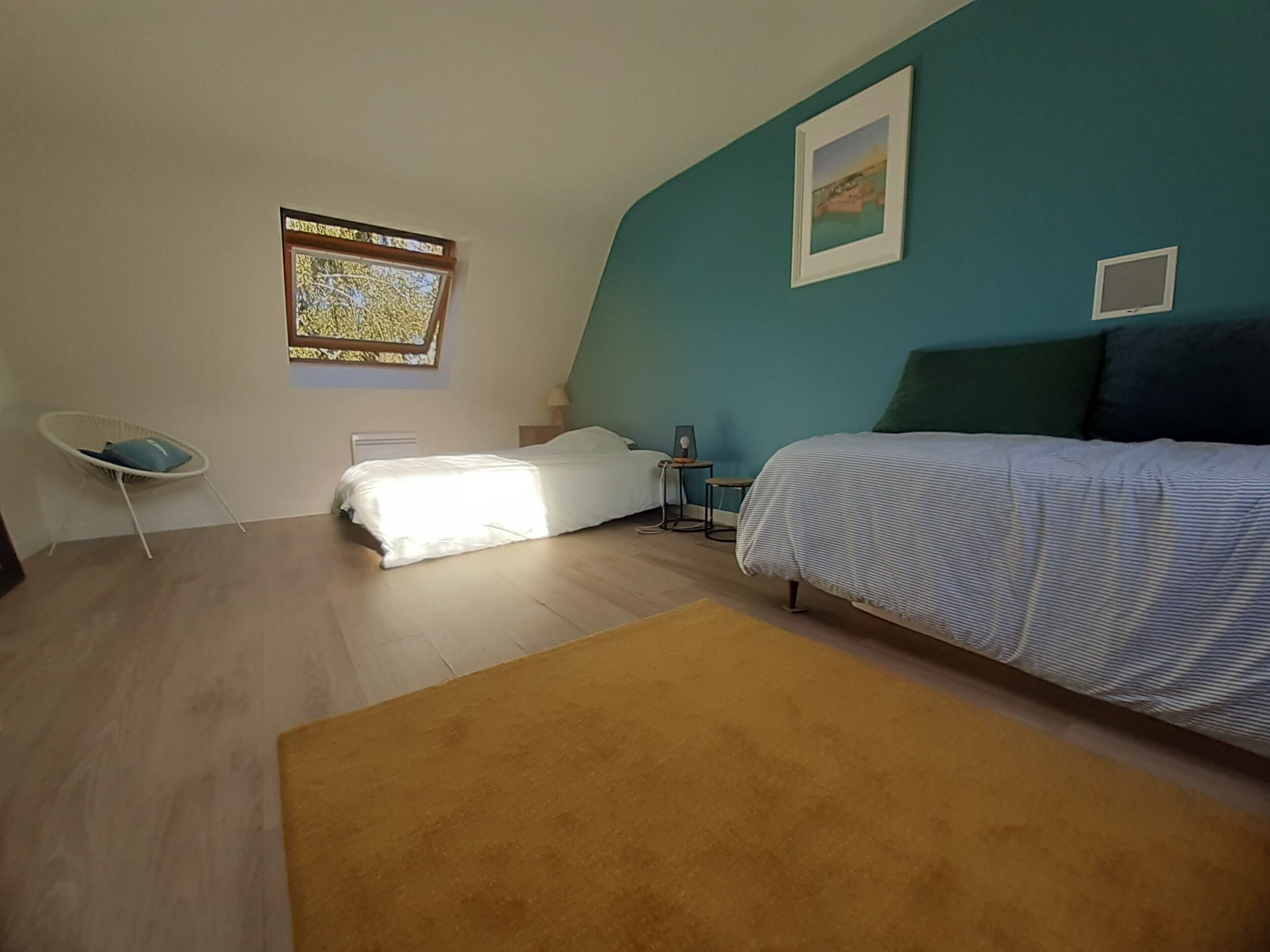 4 bedrooms, desk, iron/ironing board, travel crib