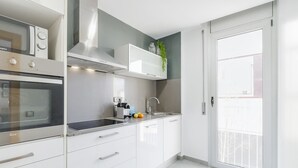 Coffee/tea maker, fridge, microwave, oven - Sweett | Callao IV - Two Bedroom Apartment, Sleeps 4 (Barcelona)