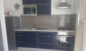 Fridge, microwave, oven, stovetop - Studio any comfort. (Terre de haut les saintes)