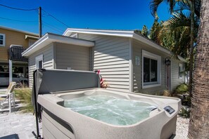 Bain à remous extérieur