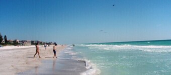  Beachy Keen Cottage B!  Just Steps from Indian Rocks Beach!