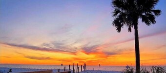  Beachy Keen Cottage B!  Just Steps from Indian Rocks Beach!
