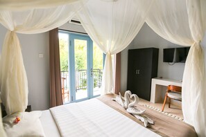 Deluxe Double Room, Balcony | Desk, laptop workspace, free WiFi, bed sheets - Gatsby Hotel and Hostel (Pecatu)