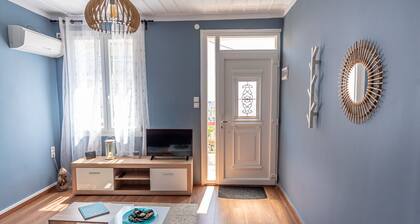 Sunny house with a terasse and open view to the sea close to the center