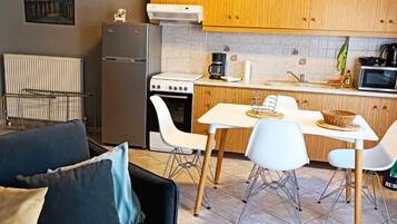 City Apartment, 1 Bedroom (Street View) | Private kitchen | Full-size fridge, microwave, oven, stovetop