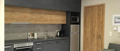 City Apartment, 1 Bedroom (Street View) | Private kitchen | Full-sized fridge, microwave, oven, stovetop