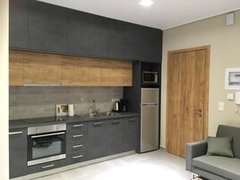 Apartamento urbano, 1 quarto (Street View) | Cozinha privada | Geladeira grande, micro-ondas, fogão, cooktop