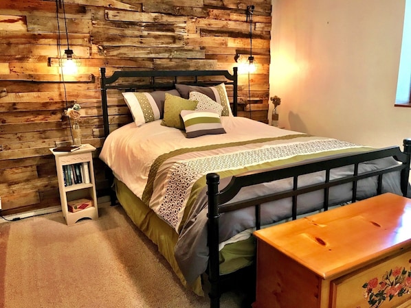 2 bedrooms, desk, iron/ironing board, travel crib
