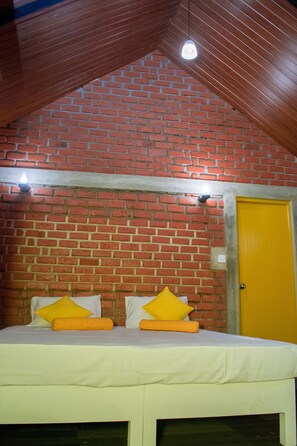 Standard Double Room | Soundproofing, iron/ironing board, free WiFi, bed sheets - Laana Villa (Negombo)