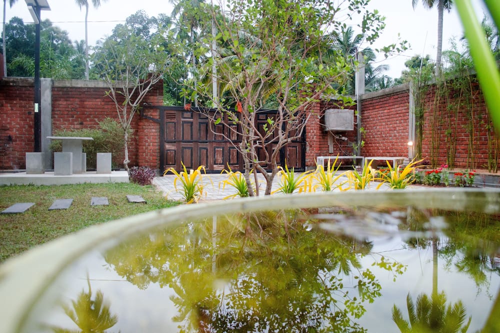 Laana Villa