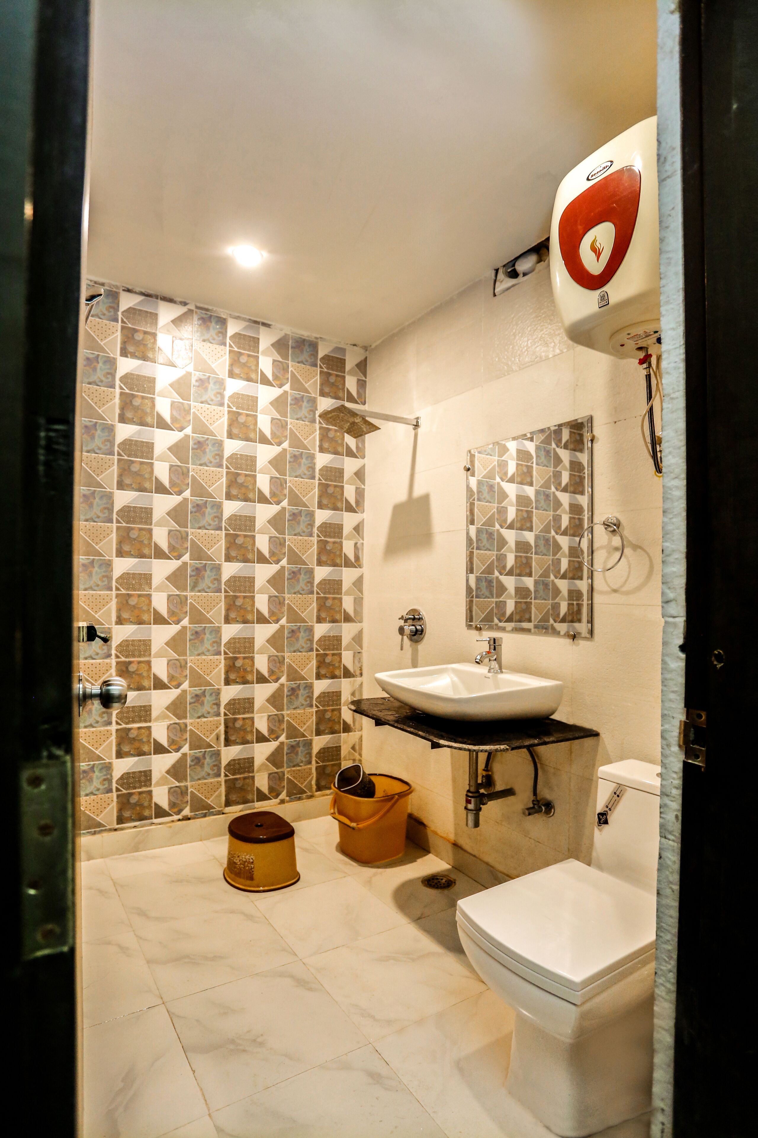 superior room | bathroom | shower, rainfall showerhead, free toiletries, hair dryer