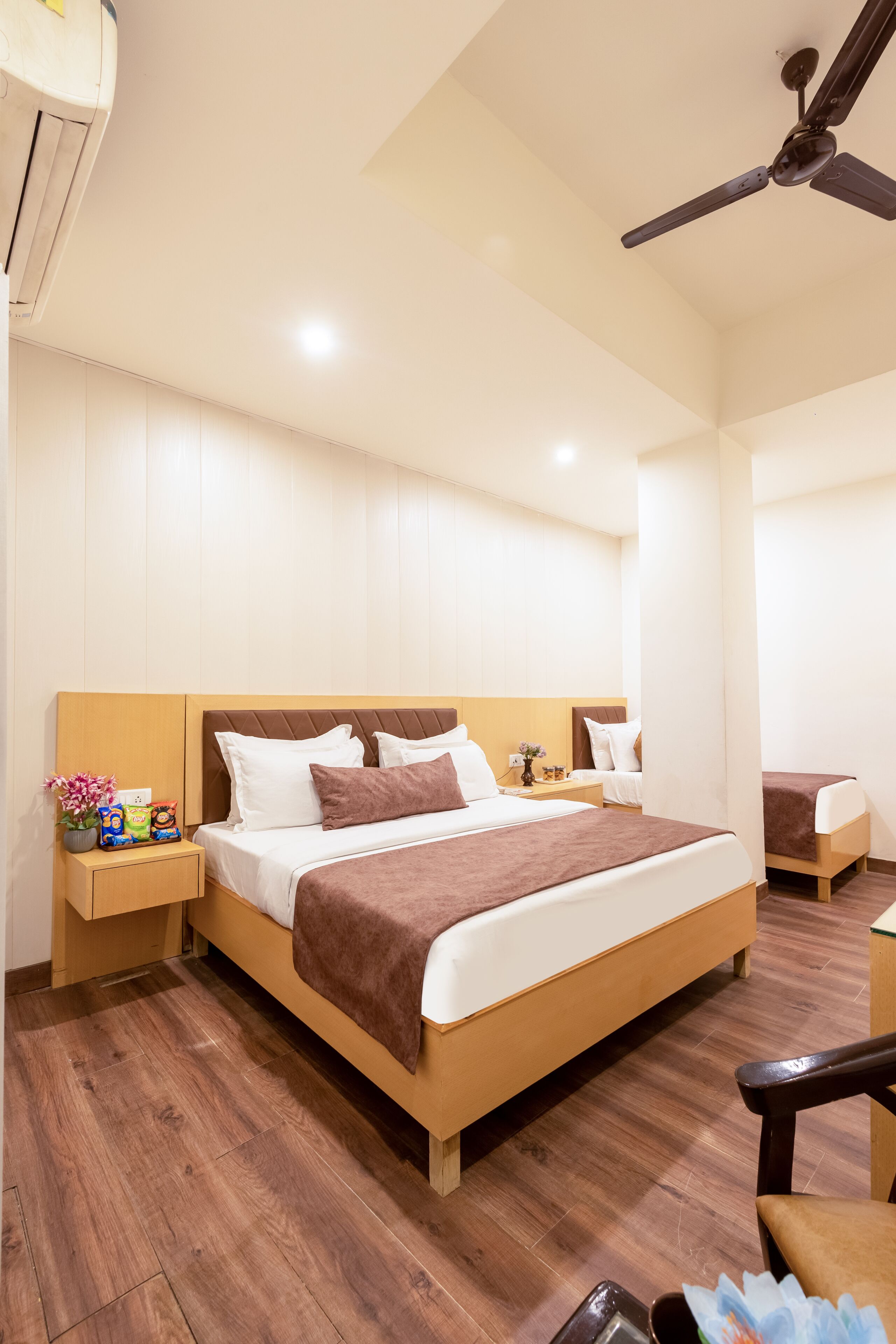 deluxe room | 1 bedroom, premium bedding, down duvets, pillow-top beds