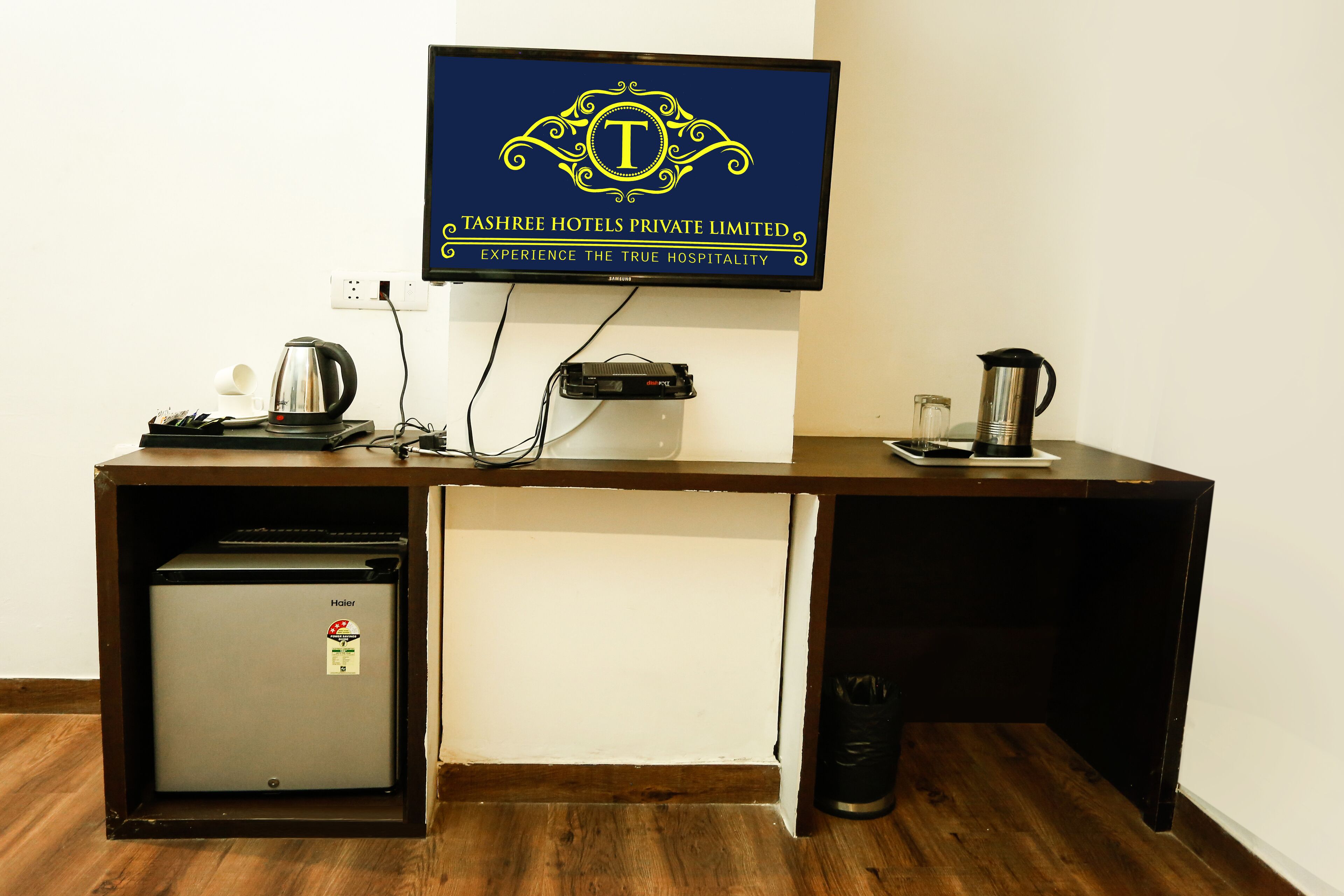 superior room | television