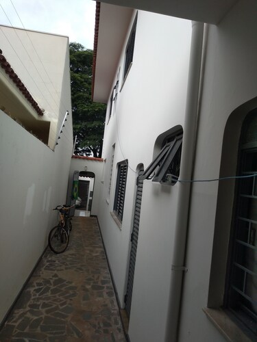 Room with two beds in pensionato in Maringá / pr