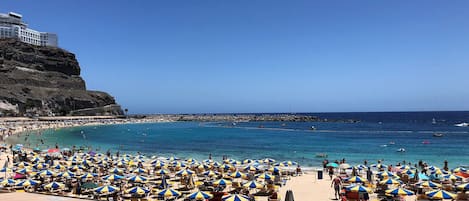 Perto da praia, toalhas de praia 