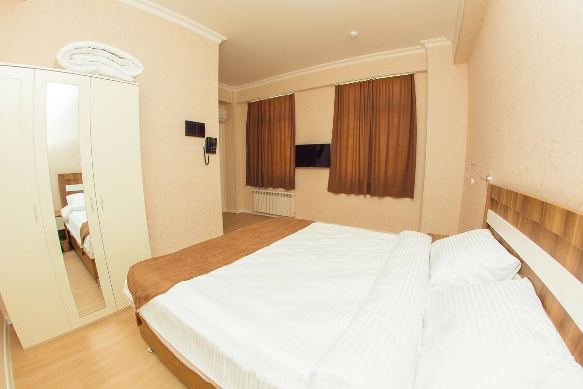 Chambre familiale | Système d’insonorisation, accès au Wi-Fi (inclus)