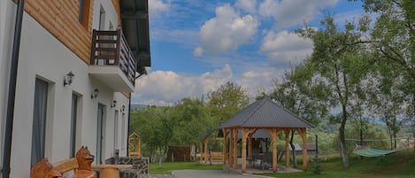 Vista frontal de la propiedad