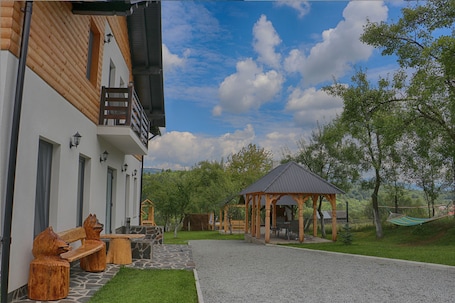 Front of property. Pensiunea Maramures Landscape