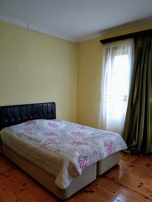 Family Triple Room | Desk, laptop workspace, iron/ironing board, free WiFi - Caucasus (Lentekhi)