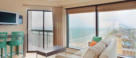 Televisio, DVD-soitin, pöytäjalkapallopöytä, pöytätennispöytä