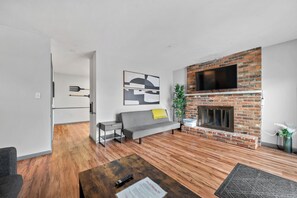 TV, fireplace