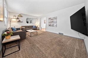 Televisión y chimenea 