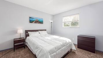 5 bedrooms, iron/ironing board, WiFi, bed sheets