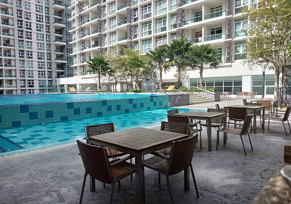 Outdoor pool - MyAIRA HOMESTAY @ Mutiara Ville Condominium Cyberjaya (Cyberjaya)