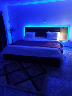 5 bedrooms, iron/ironing board, WiFi - Luxury home in the most beautiful and exclusive  estate in Lagos ,Nigeria (Lekki)