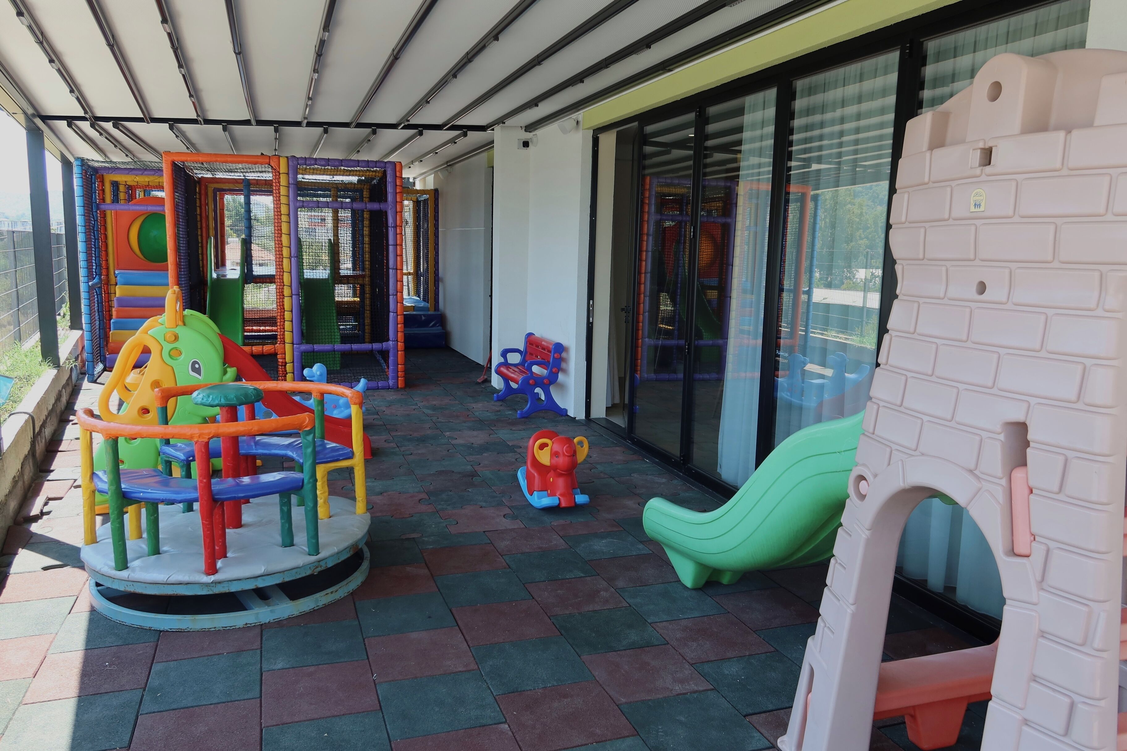 Children’s play area – outdoor