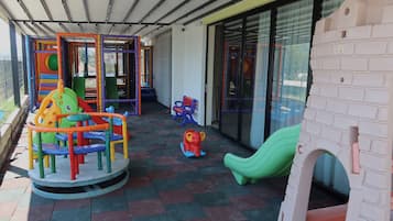 Children’s play area – outdoor