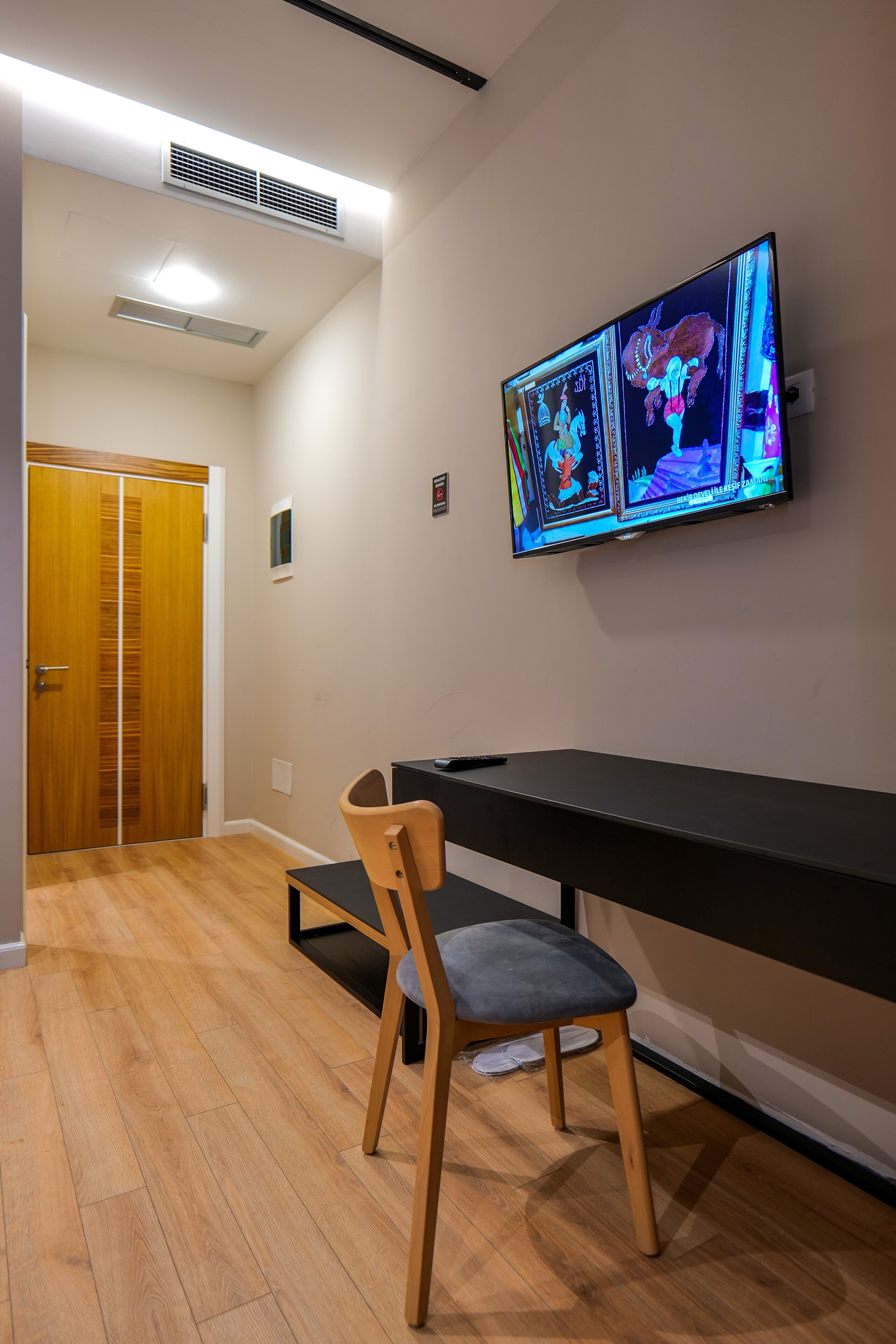 premium bedding, memory-foam beds, in-room safe, desk