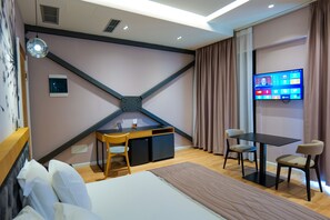 A modern hotel room with a bed, desk, and TV. - Lord Hotel & Restaurant at AutoStation (Preze)