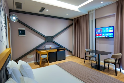 Lord Hotel & Restaurant at AutoStation