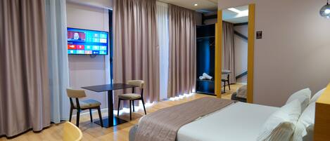 Apartment, Balcony | Premium bedding, memory foam beds, in-room safe, desk