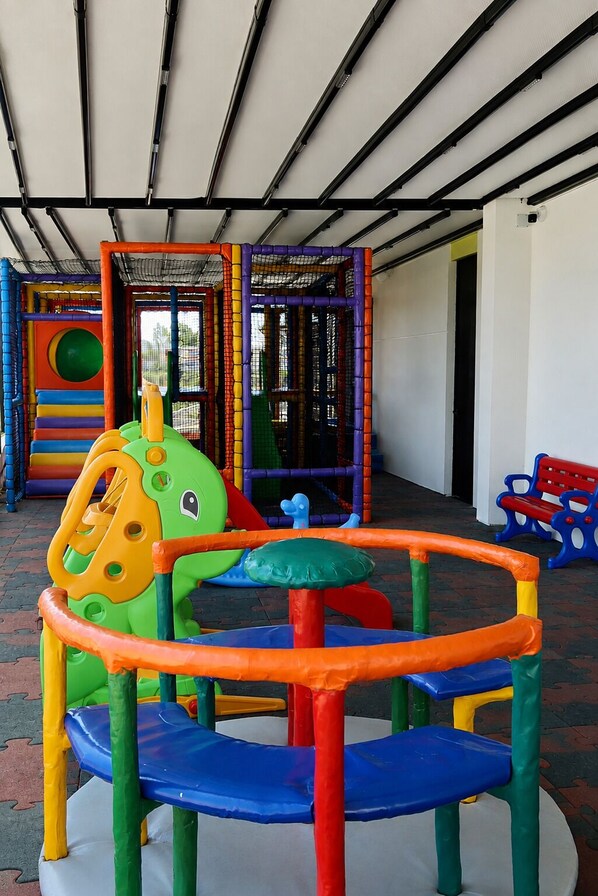 Children's play area - outdoor - Lord Hotel & Restaurant at AutoStation (Preze)
