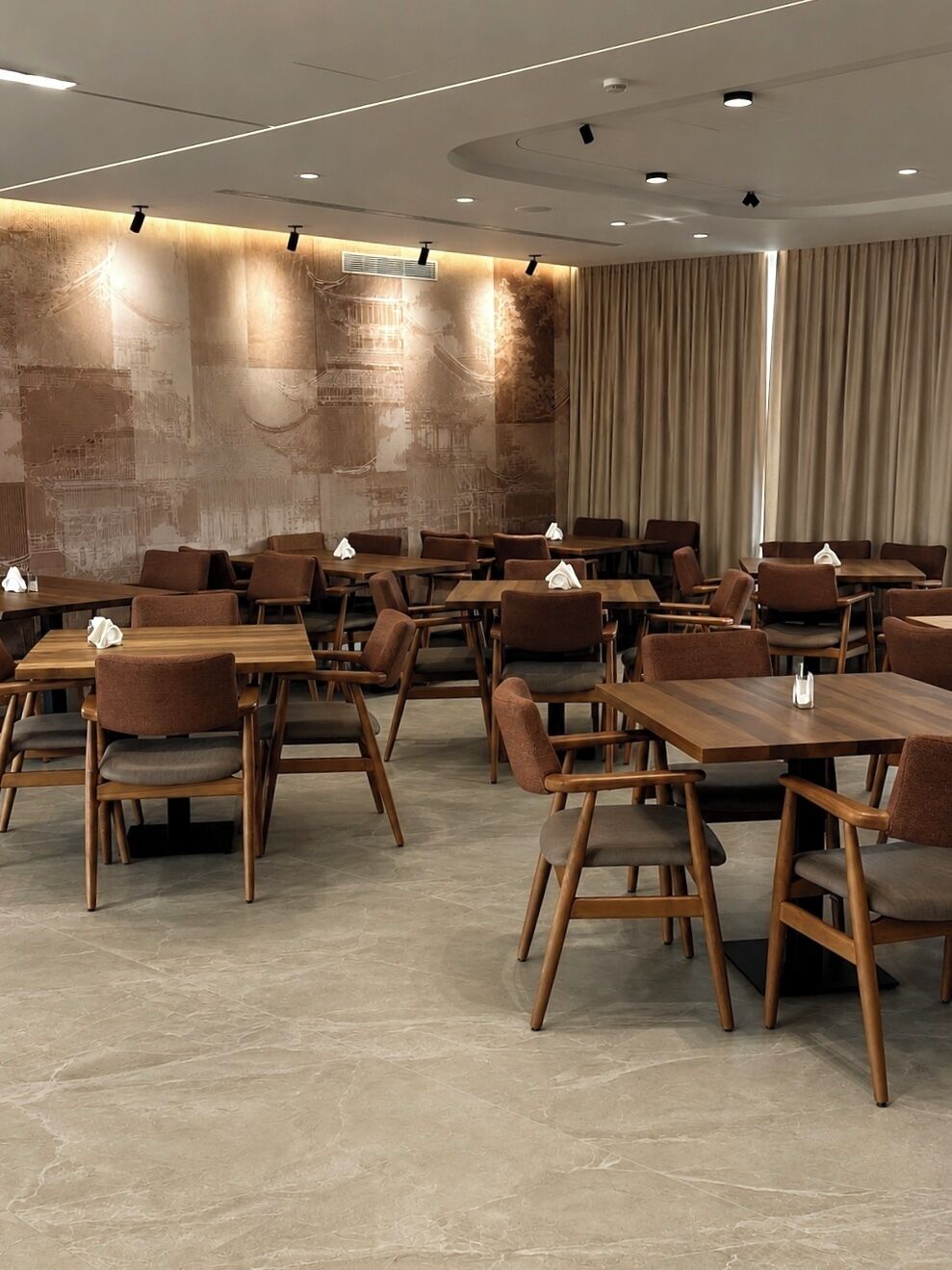 Photo - Lord Hotel & Restaurant at AutoStation