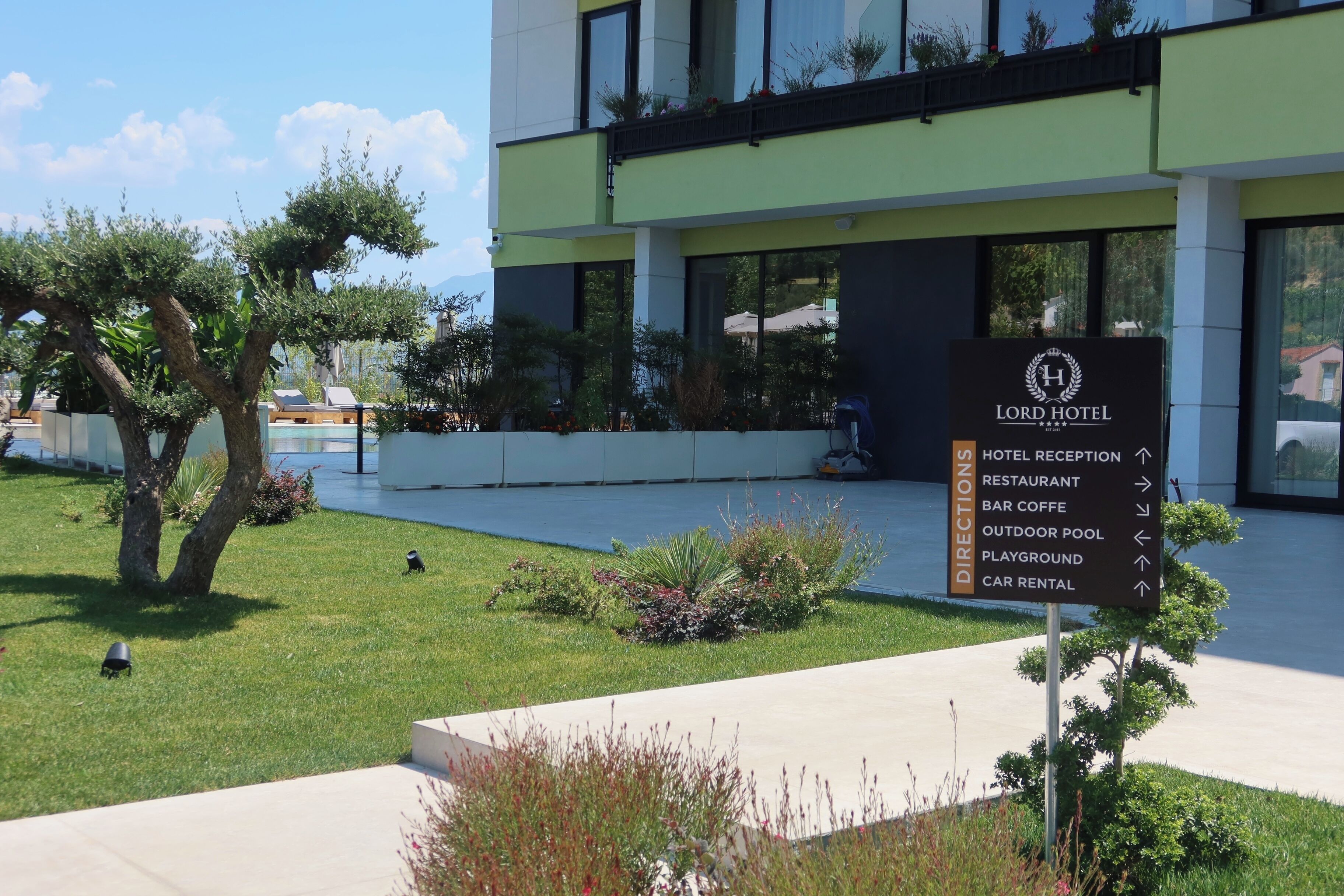 Photo - Lord Hotel & Restaurant at AutoStation
