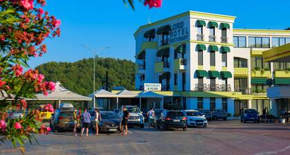 Lord Hotel & Restaurant at AutoStation