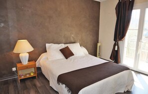 4 dormitorios, cuna de viaje, wifi gratis y ropa de cama