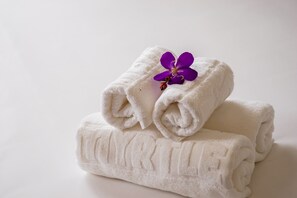 Shower, free toiletries, hair dryer, slippers - Myrtle Villa Dalat (Da Lat)