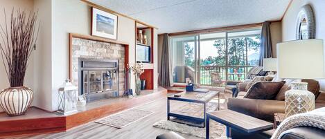 TV, fireplace, stereo