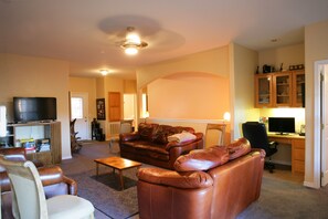 Smart TV, consola de videojuegos, reproductor de DVD y tenis de mesa 