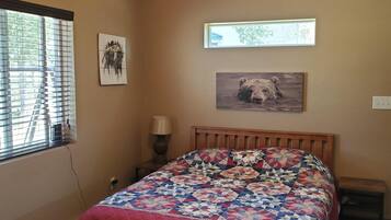 1 habitación, tabla de planchar con plancha, wifi gratis y ropa de cama