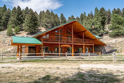 Duck Creek Ranch - Privacy in a Custom Log Home on 400 Acres!