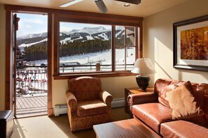 TV, fireplace, DVD player, books - Independence SuperChair in its Backyard!!  1 Bedroom Master Unit (Breckenridge)